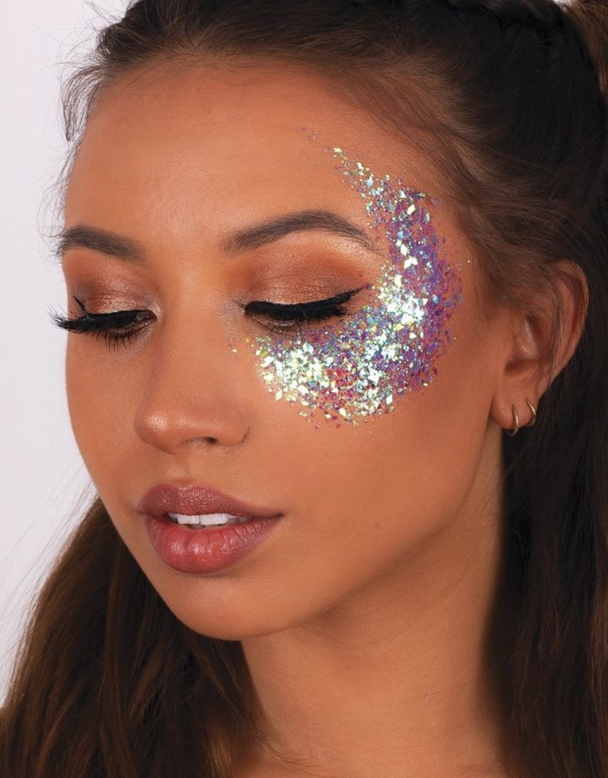 Aplicación de glitter cosmético